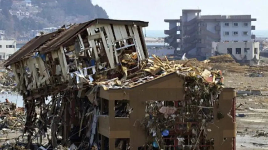 Western Japan Rocked by Powerful Earthquake, Prompting Tsunami Alerts