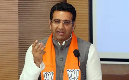 BJP's Gaurav Bhatia Clashes With Protesting Lawyers In Greater Noida Amidst Ongoing Strike
