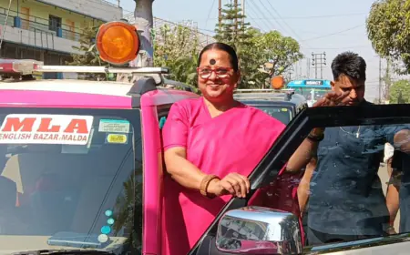 MLA Sreerupa Mitra Chaudhury Leads Nirbhoy Didi's 'Pink Prachar' Carcade